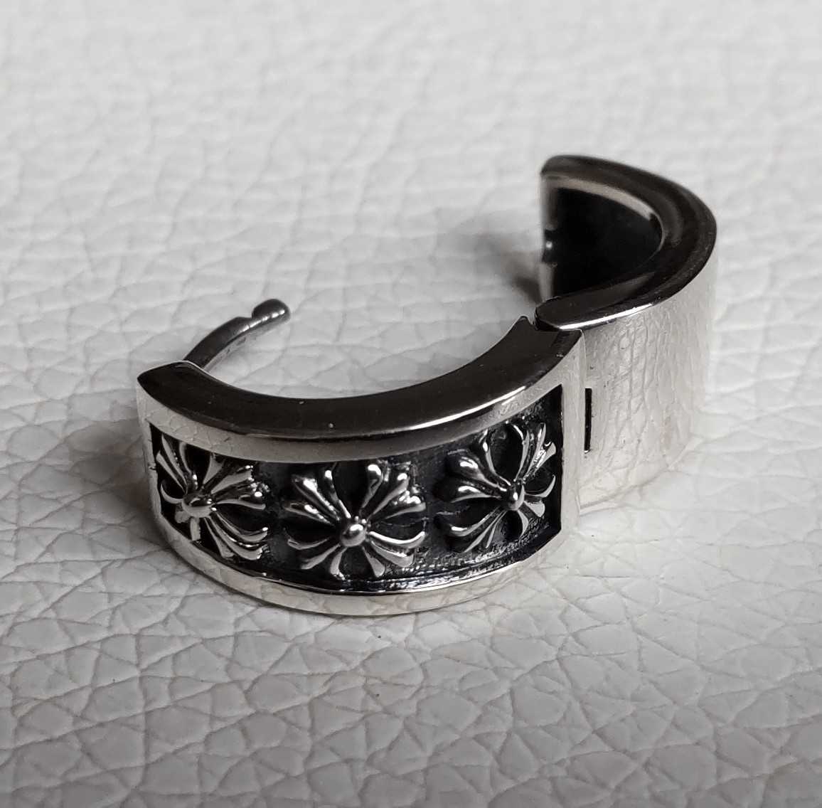 美品 Chrome Hearts クロムハーツ ナローｖ バンドピアス 左右 両耳セット ペア シルバー Sv925 2358 304 3011 9100 インボイス付 Ucounsellor Com