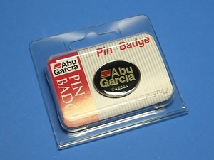 アブ ガルシア Abu Garcia ● 黒 pin ピン バッジ ピンズ 台紙 64×43mm