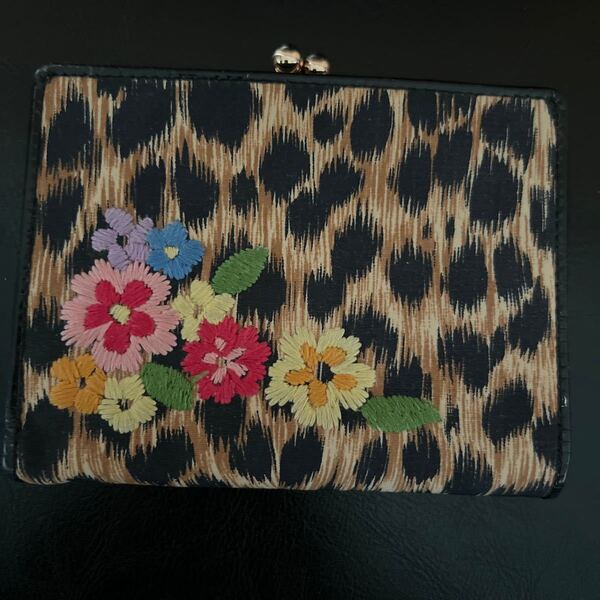 【値下げ】MOSCHINO豹柄財布