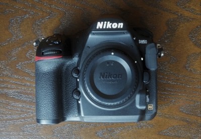 かわいい新作 新同品Nikon D850用MB-D18(ニコン純正)、互換バッテリー/充電器付 その他
