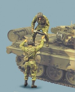 タンクモデル T-35184 1/35 現用ロシア 戦車兵（砲弾運搬）2 2体