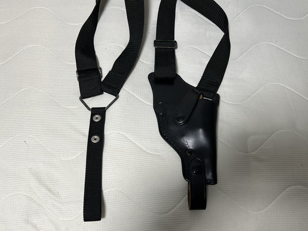 未*人様 警察私服用ホルスター 私服警察用 ショルダーホルスター - メルカリ
