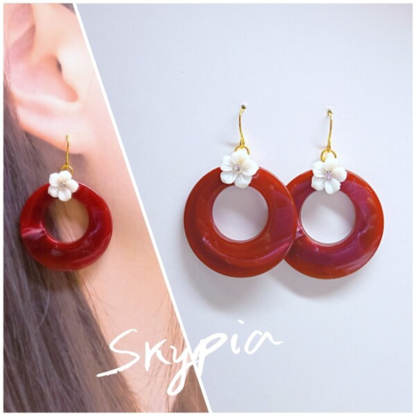 夏!白いお花とダークレッドマーブルチャームピアスorイヤリング Skypiea