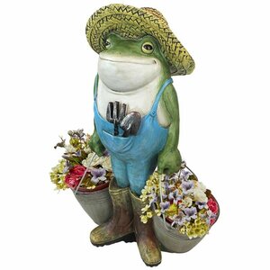  bucket . hold frog . outdoors objet d'art interior ornament garden accent animal ornament sculpture garden decoration exterior outdoor figure small articles 