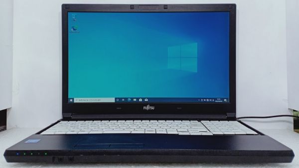 15.6型大画面テンキー有富士通LIFEBOOK A576/R (Celeron 3855U 1.6GHz