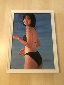 kj ★額装品★ 18歳 松本典子 グラビア セクシー ビキニ 貴重写真 A4サイズ額入り ポスター風デザイン 水着 アイドル 美尻 昭和レトロ