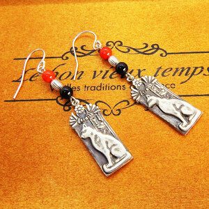 Art hand Auction Plate Tag Hook Earrings Cat Goddess Bastet Ancient Egyptian Silver 925 Coral Onyx, Handmade, Accessories (for women), Earrings, Earrings