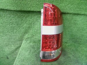 ノア CBA-AZR60G AZR65 右 テールランプ テールライト S 8人 1AZ-FSE 1D4 H16年 LED 81550-28340