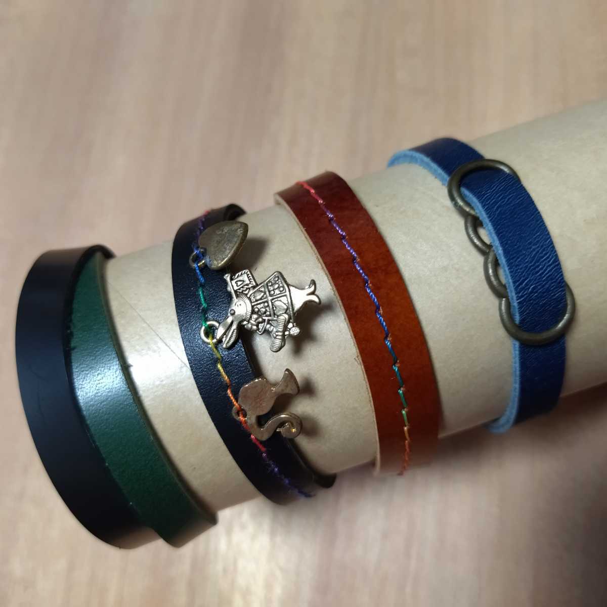 [Set of 4 genuine leather bracelets] Cowhide leather, handmade ☆Can also be used as a choker or anklet for stuffed animals☆ Discounted item, fashion, Fashion Accessories, others