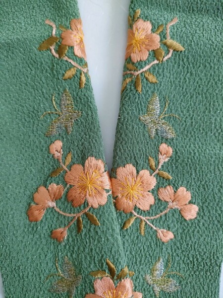 正絹 刺繍半衿 縮緬 刺繍 桜 抹茶色 クリーニング済み 鈴乃屋 人気商品