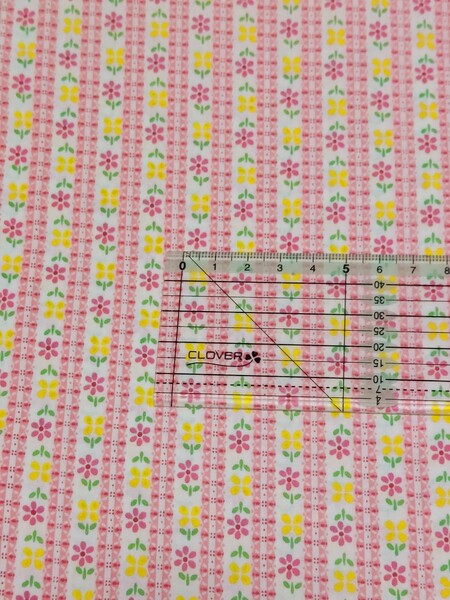 104 チロリアン柄 ピンク系生地 綿混プリント 110×59cm ☆