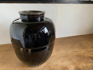 [ET768] Seto . black glaze water bin water jar . Seto garden gardening pot 