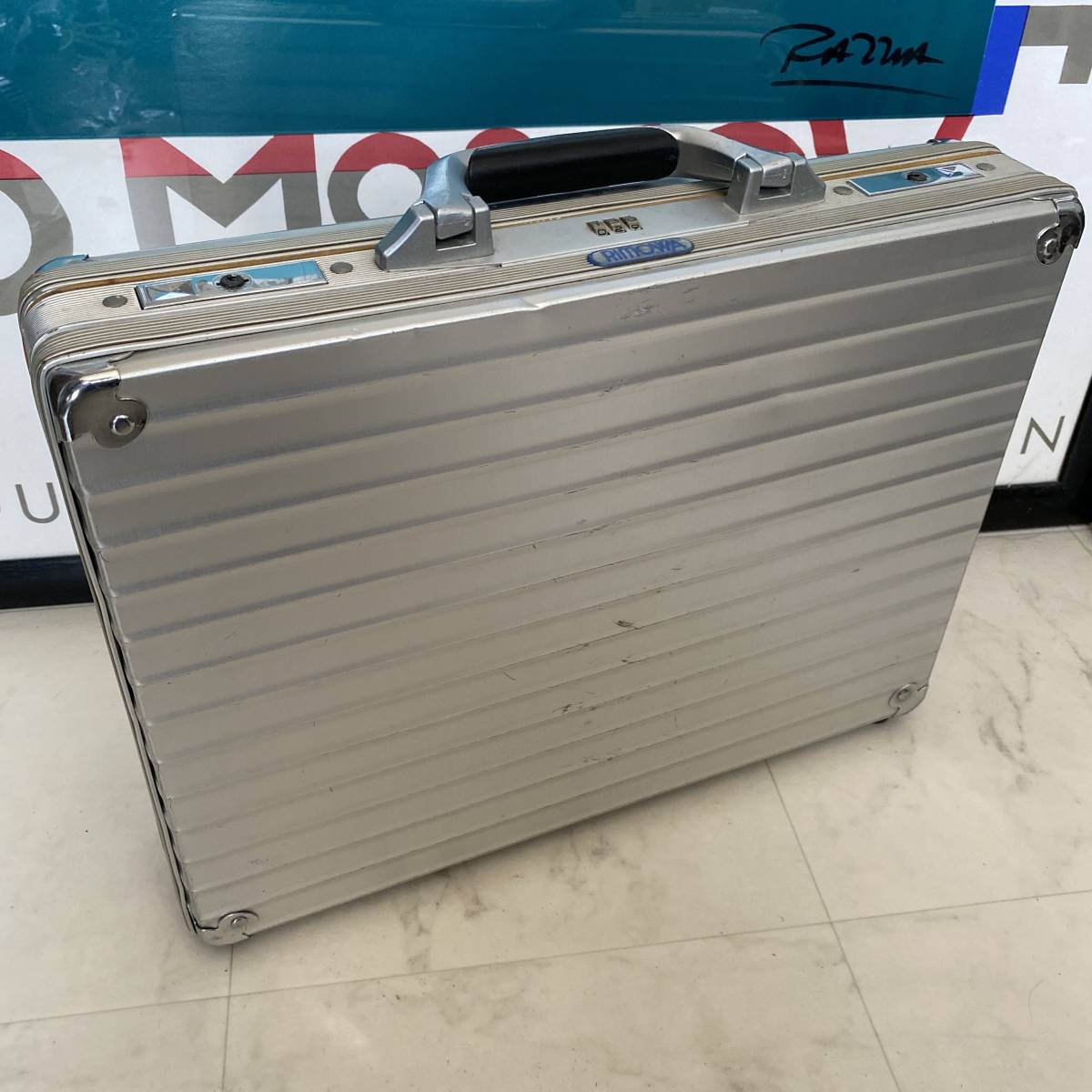 RIMOWA アタッシュケースの値段と価格推移は？｜83件の売買データから