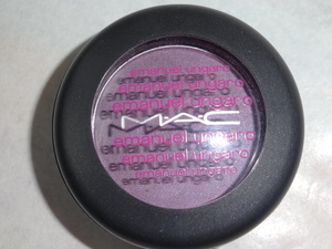 * MAC Mac collaboration emanuel ungaro small eyeshadow lilac Touch violet (pearl) pull purple Ungaro limitation as good as new 25