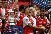 【送料無料】 アーセナル　サンチェス　2017 FA cup オーセンティック_画像6