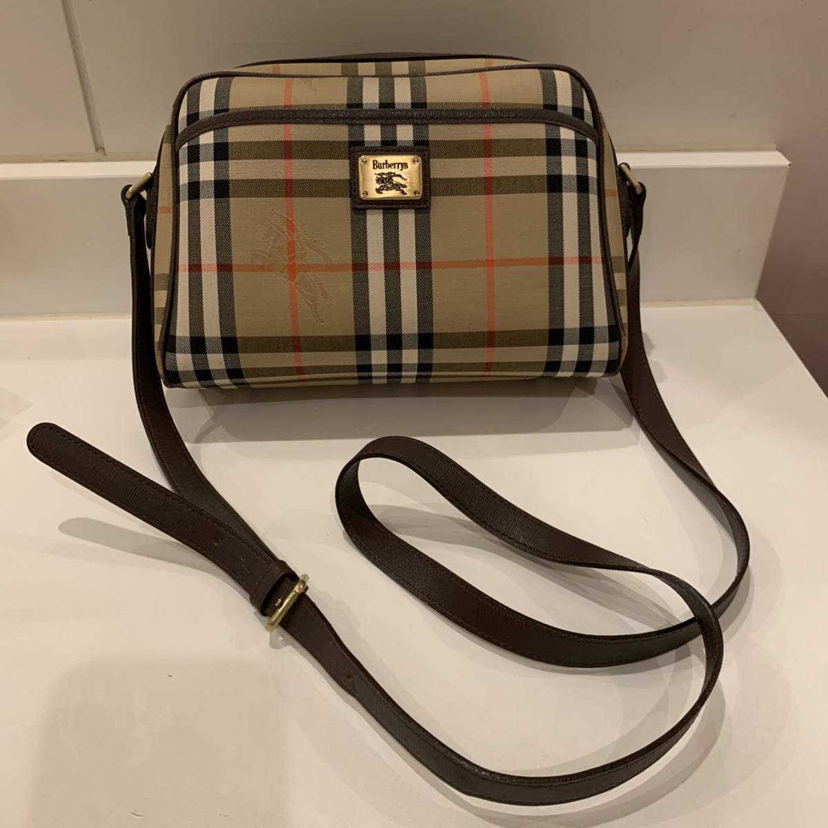 新作モデル ちゃんちゃん様 BURBERRY ショルダーバッグ バーバリー