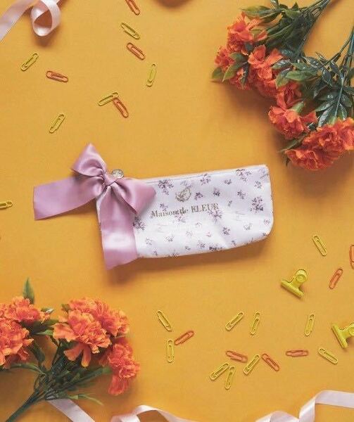 激レア当選品 9周年 店舗限定 Maison de FLEUR（リボンくじ／スリムリボンポーチ）花柄　うさぎ くま アクセサリー ピンク バッグ