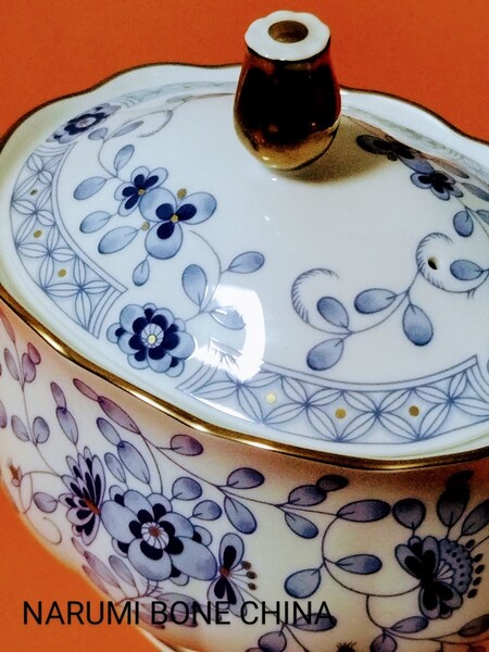 ★新品【NARUMI BON CHINA】☆《MILANO》「梅の花」と「七宝」 シリーズ.ティーポット