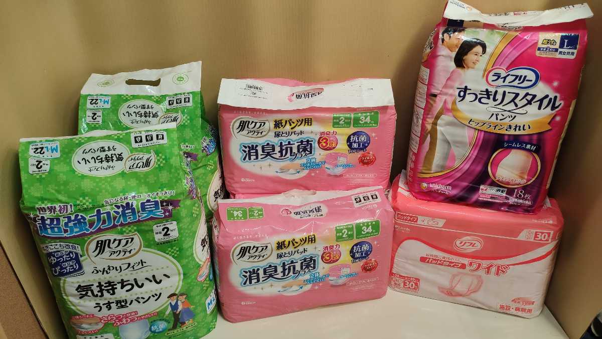 1)介護用品<新品>/大人用おむつ、パンツ、パッド。市価のおよそ1 ...