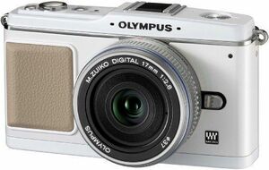 OLYMPUS ミラーレス一眼 E-P1 パンケーキキット ホワイト E-P1 PKIT-WHT