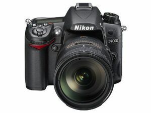 Nikon digital single‐lens reflex camera D7000 18-200VRII kit D7000LK18-200