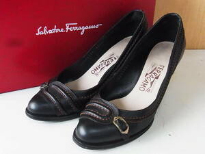 TS Beautiful Ferragamo Ferragamo Italy Stitch Litch Design Кожаные насосы