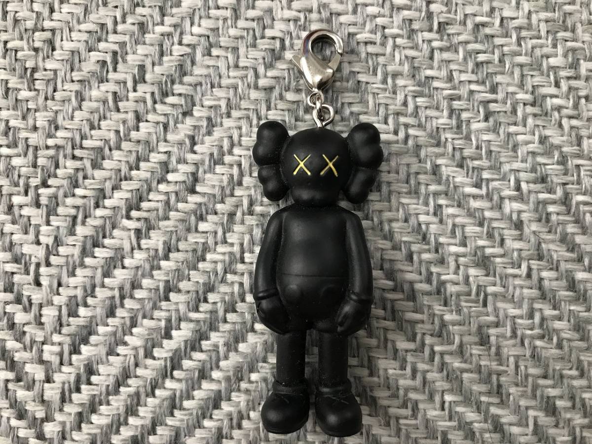 ヤフオク! -「kaws キーホルダー」(おもちゃ、ゲーム) の落札相場