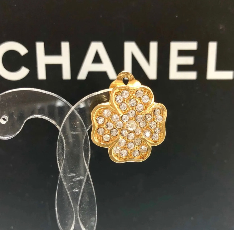 ヤフオク! -シャネルイヤリング片耳の中古品・新品・未使用品一覧