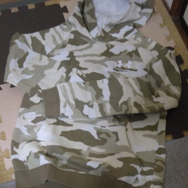 UNDER ARMOUR 迷彩 スウェットパーカー160cm
