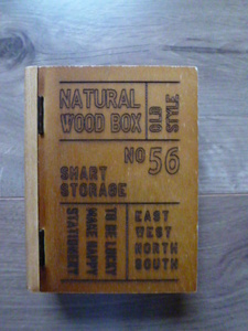 ナチュラルウッドボックス　小物隠し収納　へそくり　木箱　裏左上剥がれあり　小物入れ