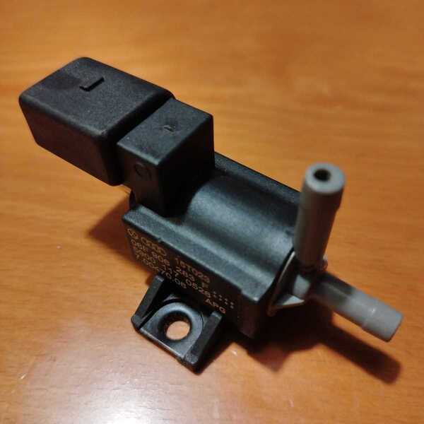 アウディ Q3(8UB 8UG) Q5(8RB) TT(8J3 8J9) ターボチャージャー ソレノイドバルブ 06F906283F 06F906283D VW Audi 社外品 輸入品