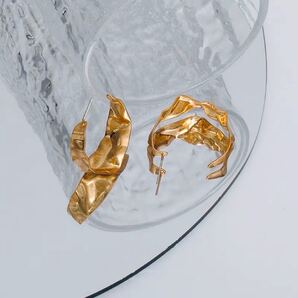 OL Cカール ねじる金属 18K金コーディネート ピアス