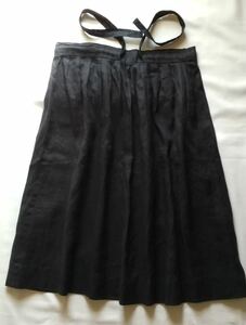 美品　日本製　ビュルデサボン　スカート　サイズフリー　黒　麻１００％　裏地なし　Wプリーツタック取り　前リボン通し結び