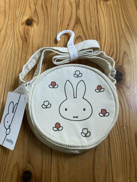 新品　即決　送料無料♪ miffy ミッフィー　ポシェット　アイボリー