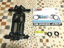 アソシエイテッド RC10B74 4WD レーシングバギー_画像1