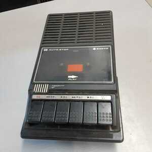 家電13】昭和レトロ【 SANYO CASSETTE RECORDER MR2200 】サンヨー カセットレコーダー ジャンク扱い 当時物 カセットデッキ　持ち運び