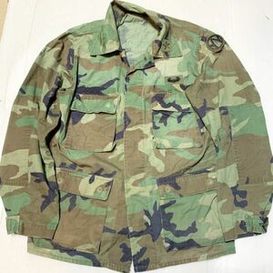 米軍放出品　実物　ウッドランド迷彩　ノンリップ ワッペン付き　BDUジャケット　中古　 サイズM程度