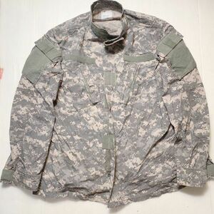 米軍放出品 陸軍 US Army 階級バッジ付 難燃性 ファイヤーレジスタンス ACU デジタル迷彩 ジャケット 上着 M/L