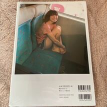 送料無料　新品未開封　斎藤朱夏　写真集　裸足　ファースト写真集_画像2