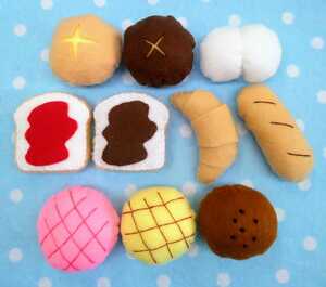  felt playing house! small bread. 10 piece set! hand made 