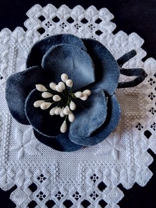 コサージュ　布の花　別珍　ベルベット　スモークブルー