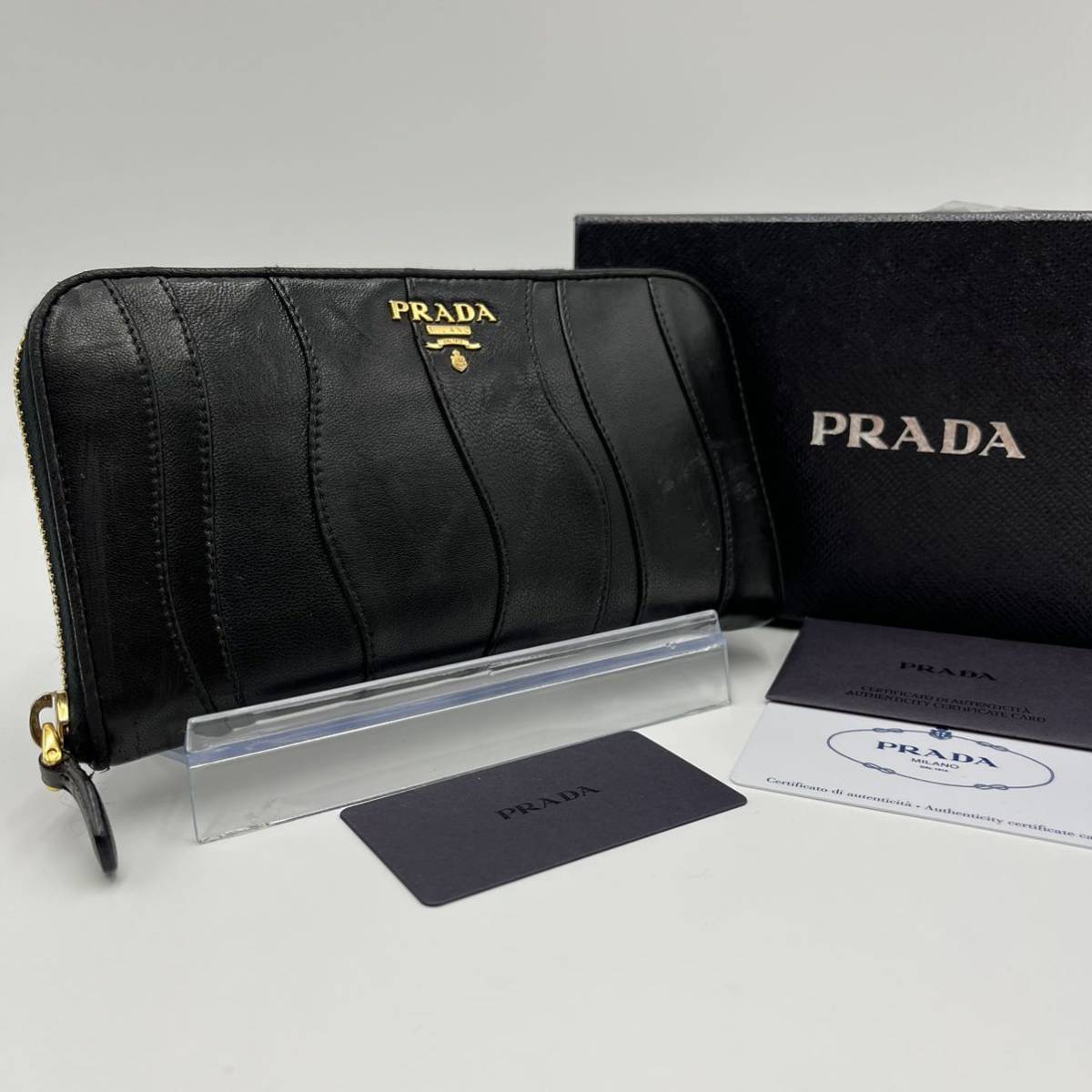 ヤフオク! -「プラダ ギャザー 長財布」の落札相場・落札価格