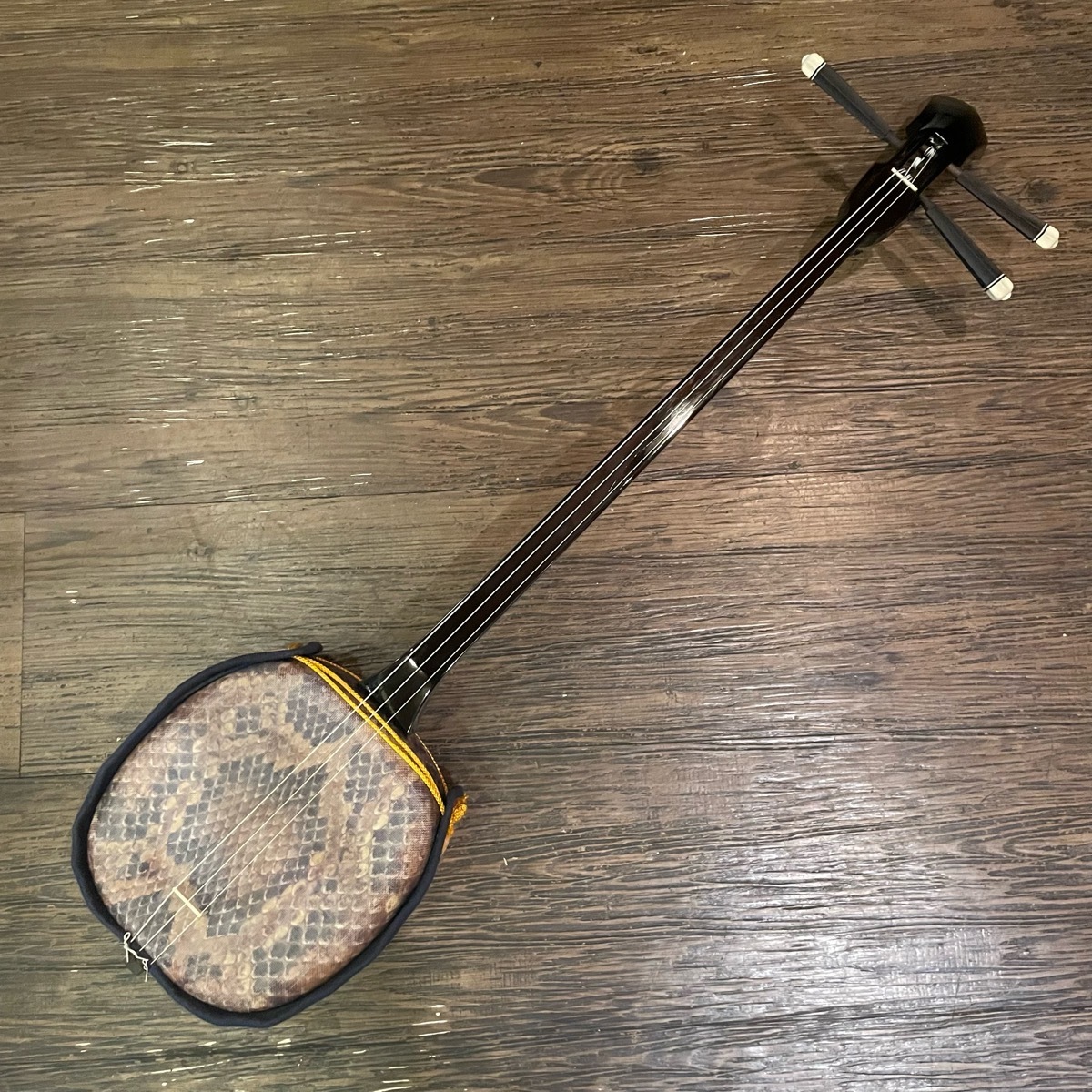 ヤフオク! - 三線(和楽器 楽器、器材)の中古品・新品・未使用品一覧
