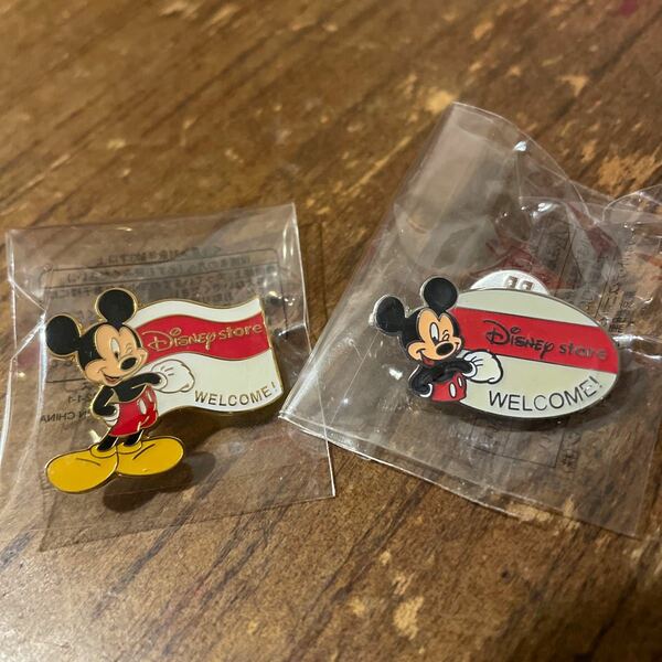 Disney ストア　非売品　ミッキー　ピンバッジ　セット