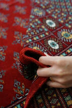 蝶のモチーフのパキスタン手織り絨毯 size:182×128cm リビングラグ_画像7
