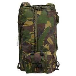 イギリス軍 ラジオバックパック? イギリス軍放出品 ラジオキャリア DPM迷彩 リュックサック [ 並