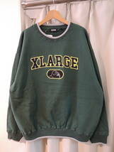 X-LARGE XLARGE エクストララージ FELT LOGO CREWNECK SWEAT グリーン クルーネック XLサイズ 人気商品 再値下げしました！ _画像1