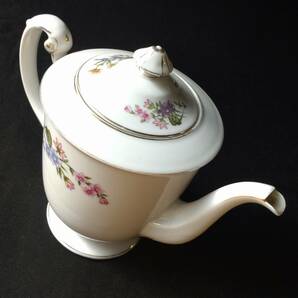 水差し NARUMI CHINA JAPAN 洋食器 花の絵柄 修復跡あり 直径約13cm 全長約23.5cm 高さ約18.5cm 【3333】の画像1