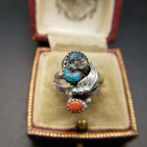 1970～80年頃 ナバホ族 米国 ヴィンテージ ターコイズ 珊瑚 スターリングシルバー リング 銀 指輪 彫金 コーラル ネイティブアメリカン NA6_画像1