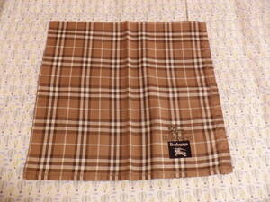 B10　ＢＵＲＢＥＲＲＹ『バーバリー★ハンカチ　ベージュ色のチェック柄　綿１００％　４９ｃｍ角』